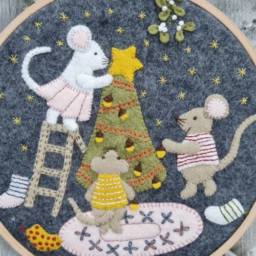 Felt Appliqué Hoop Kit - Christmas with the Mouse Family